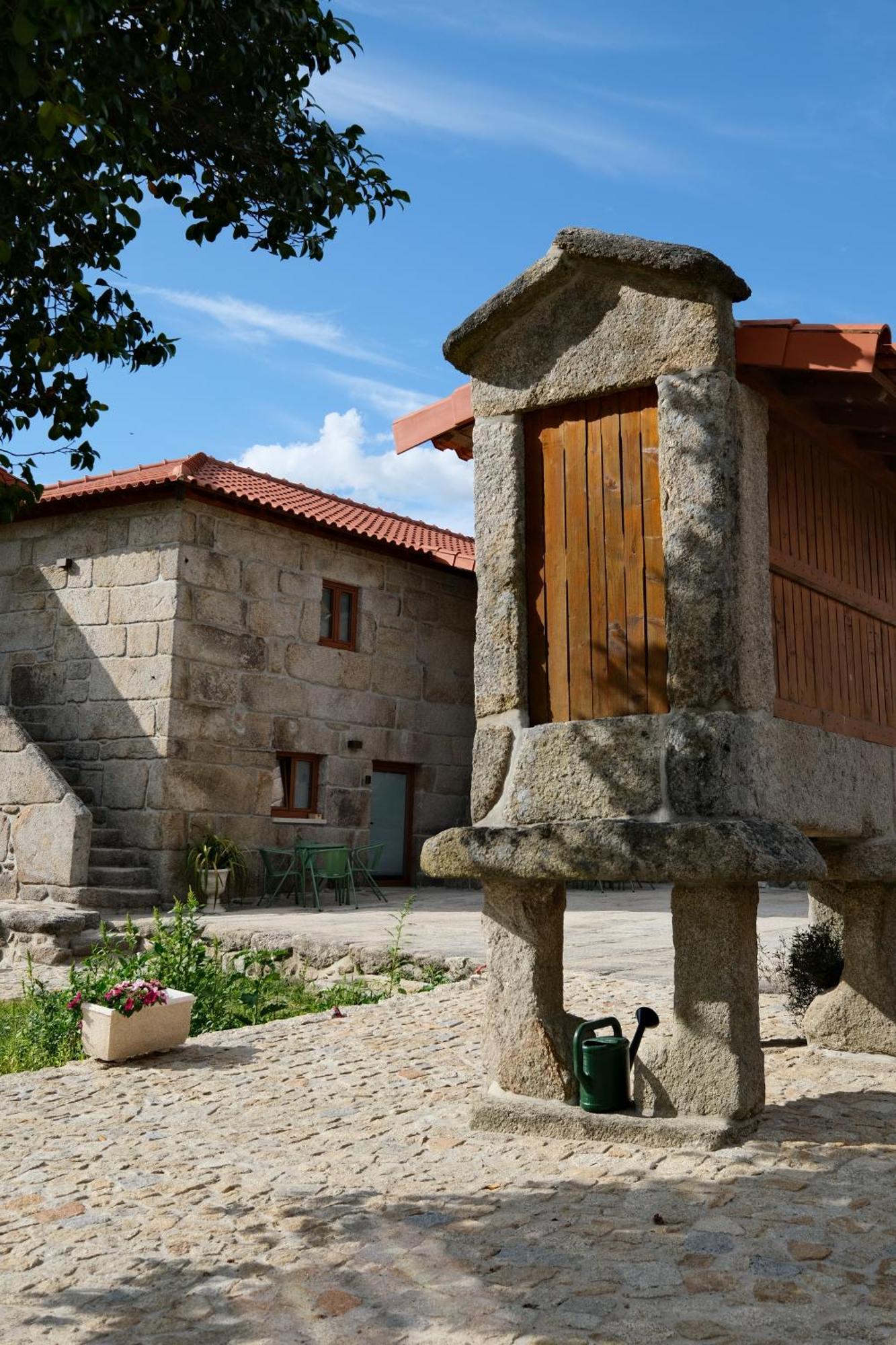 Jads Guesthouse Fafião Exteriör bild